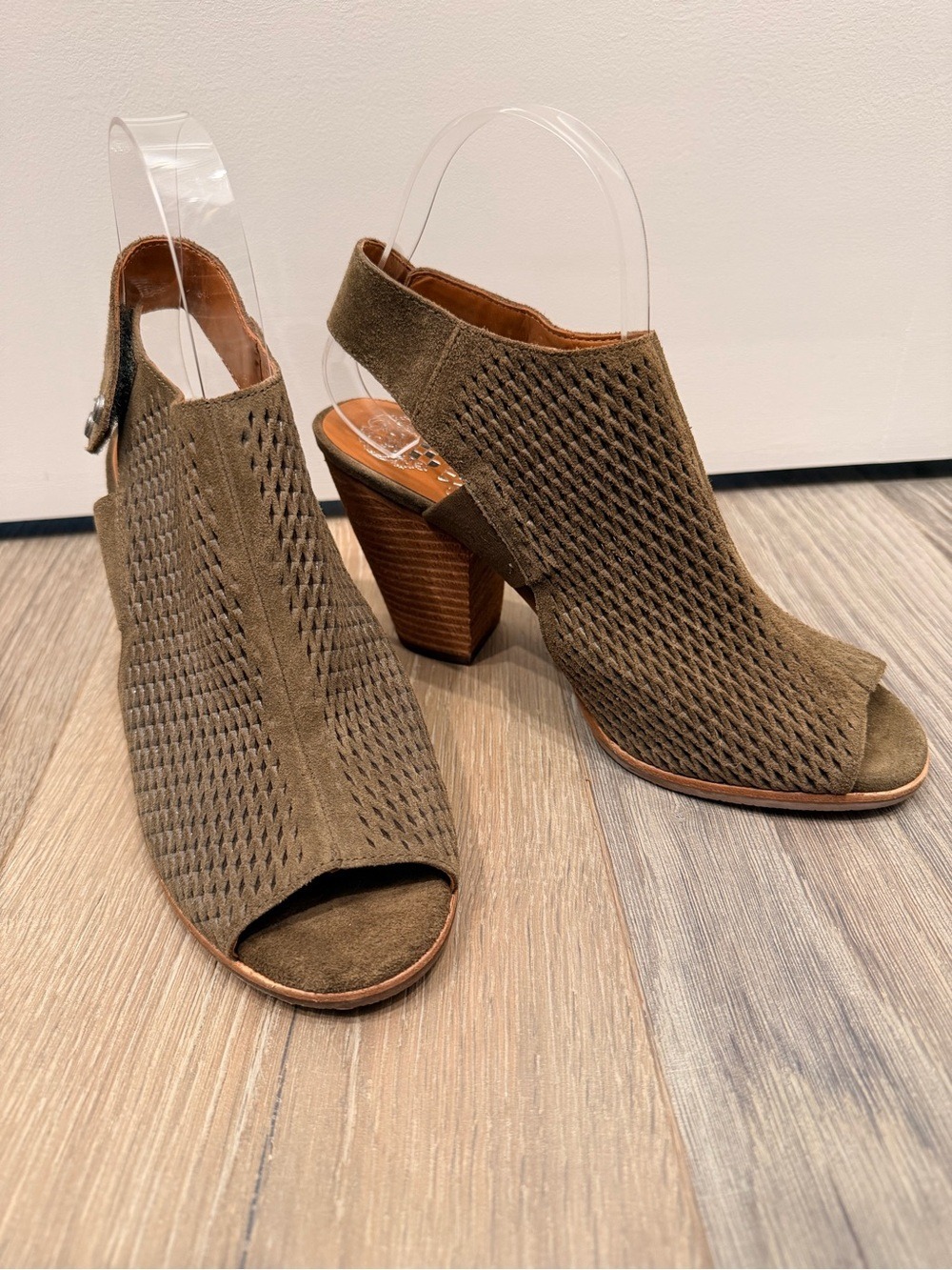 Vince Camuto Jace Laser Cut Olive Suede Block Heel Peep Toe Sandal NIB Size 8